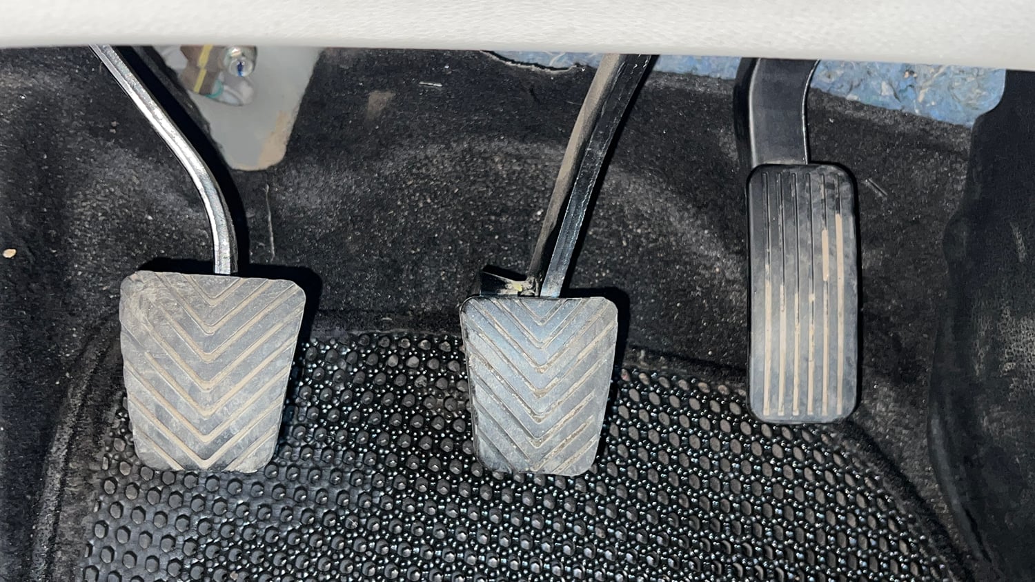 Used 2022 Kia Carens Prestige Plus 1.4 Petrol MT 7 STR Petrol Manual interior PEDALS VIEW