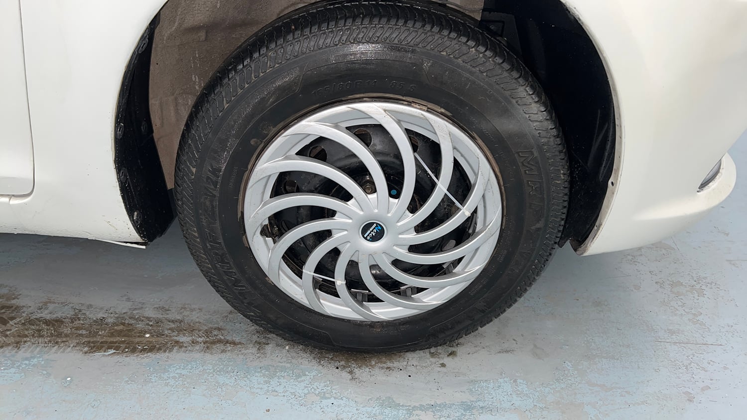 Used 2016 Maruti Suzuki Swift Dzire VDI Diesel Manual tyres RIGHT FRONT TYRE RIM VIEW