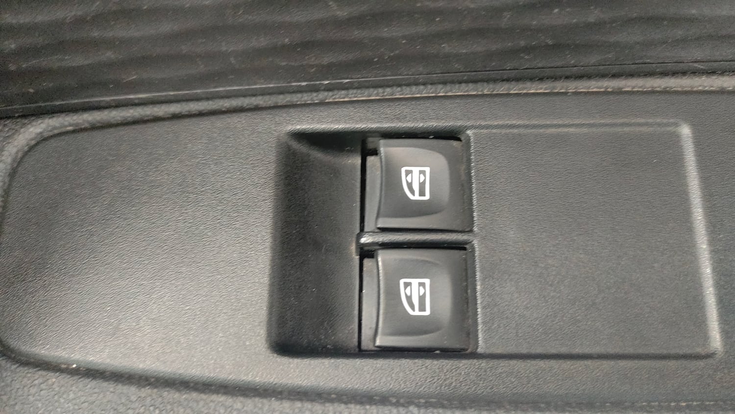 Used 2024 Renault Kiger RXE Petrol Manual top_features Power windows