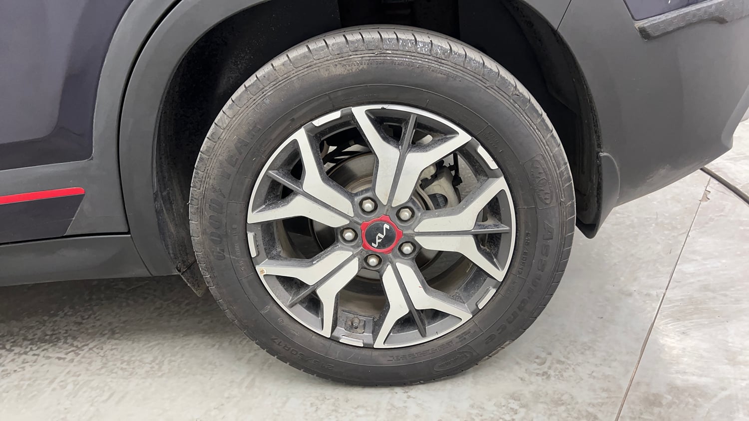 Used 2022 Kia Seltos GTX Plus 1.4 DCT Petrol Automatic tyres LEFT REAR TYRE RIM VIEW