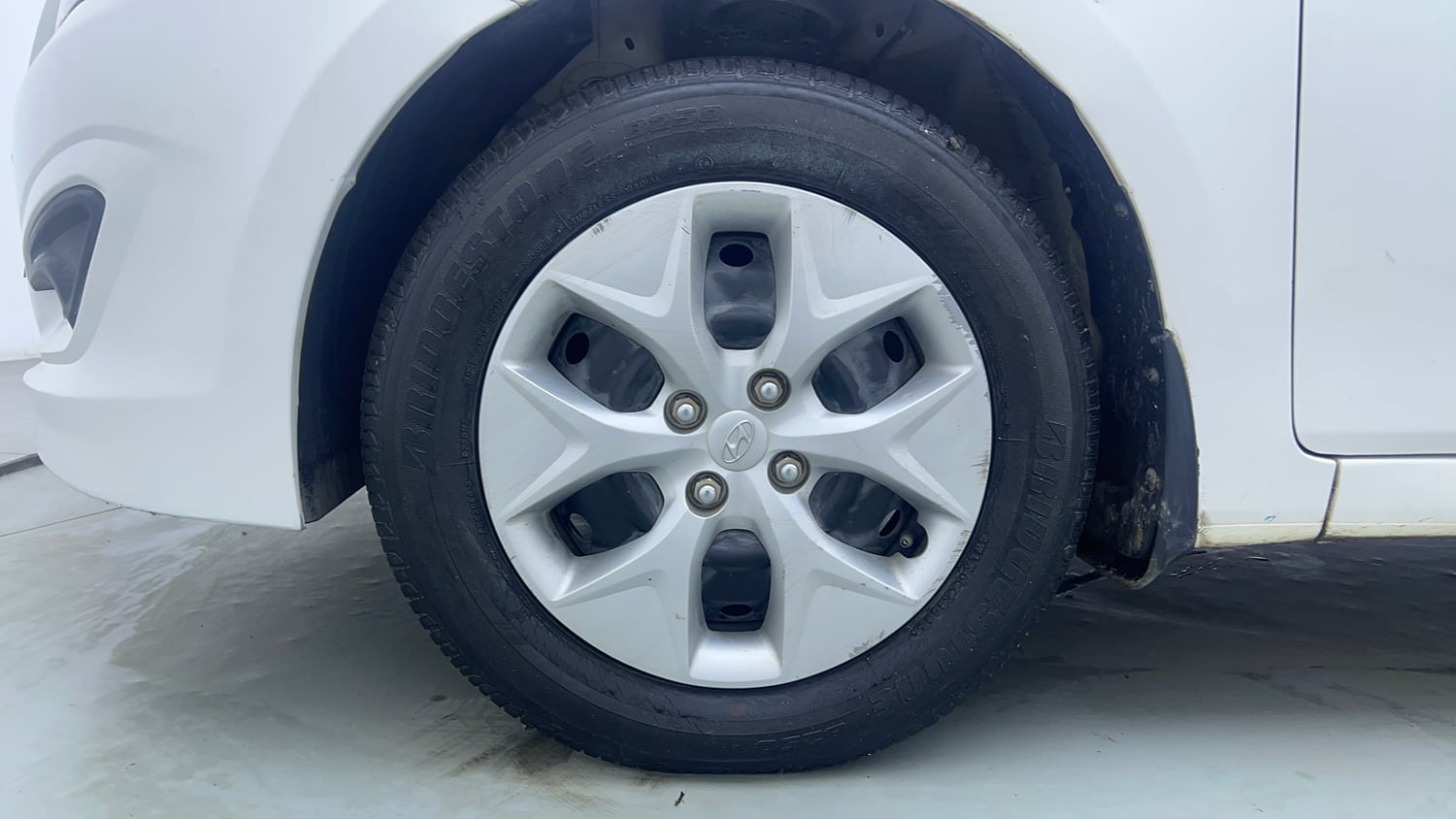 Used 2015 Hyundai Verna 1.4 VTVT Petrol Manual tyres LEFT FRONT TYRE RIM VIEW