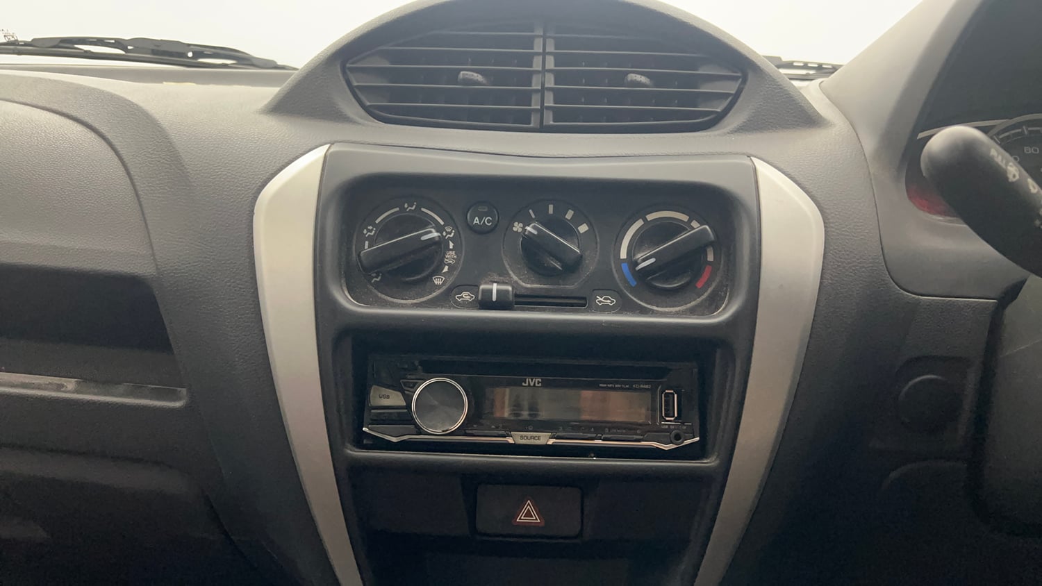 Used 2017 Maruti Suzuki Alto 800 LXi Petrol Manual interior MUSIC SYSTEM & AC CONTROL VIEW