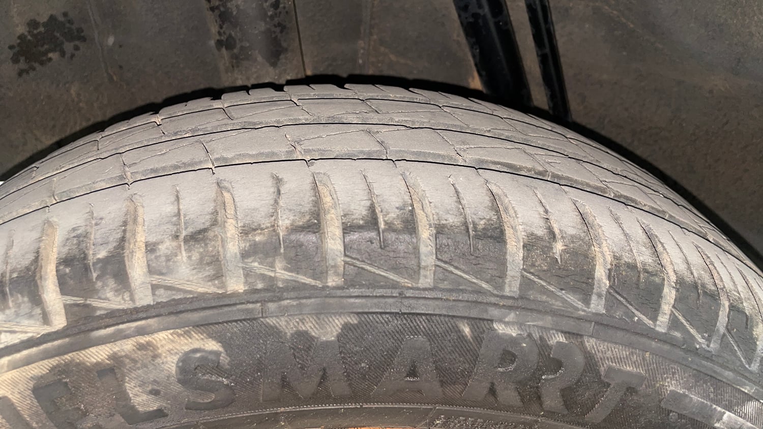 Used 2023 Renault Kwid RXT 1.0 Petrol Manual tyres RIGHT REAR TYRE TREAD VIEW
