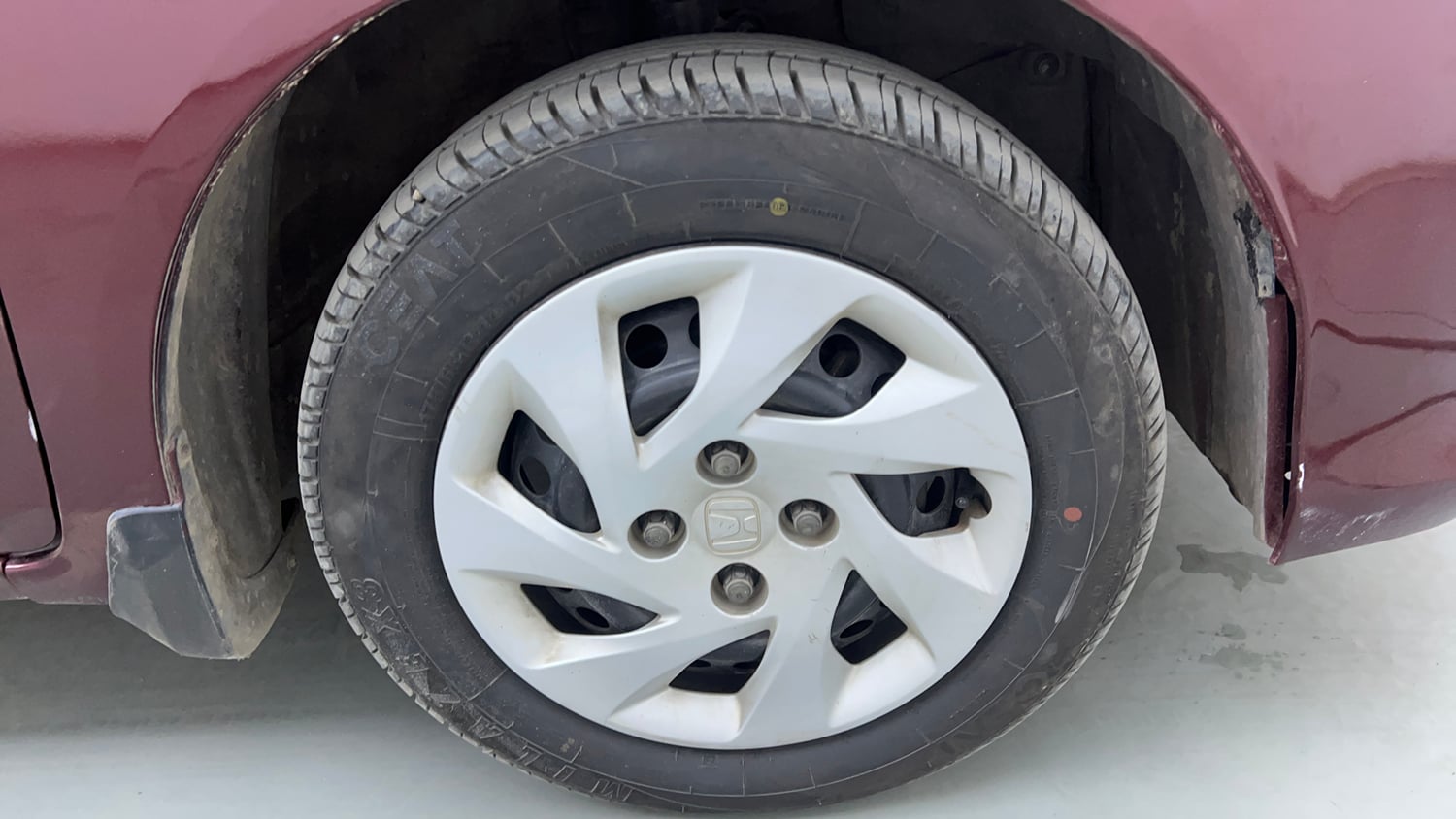 Used 2018 Honda Amaze 1.5 SX i-DTEC Diesel Manual tyres RIGHT FRONT TYRE RIM VIEW