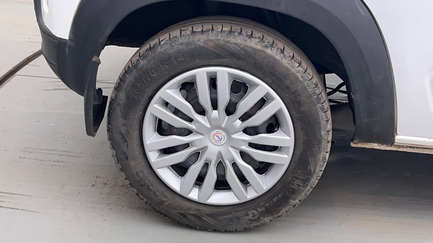 Used 2022 Renault Kwid RXT 1.0 (O) Petrol Manual tyres RIGHT REAR TYRE RIM VIEW