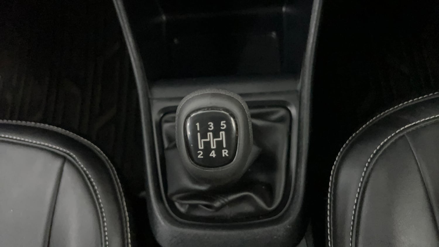 Used 2026 Tata Punch Pure + Petrol Manual interior GEAR  KNOB VIEW