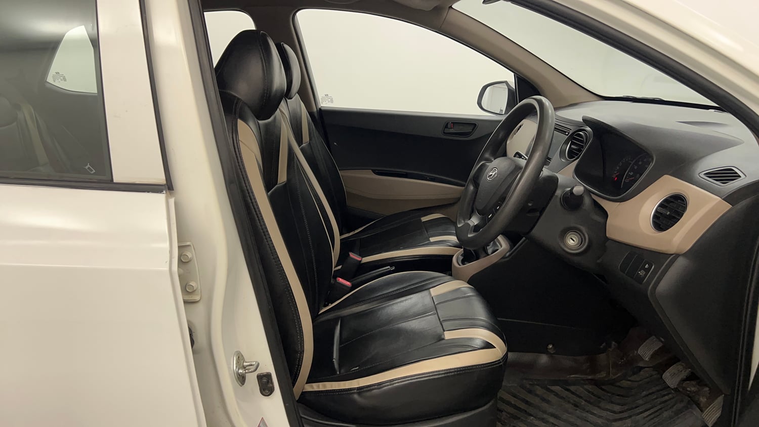 Used 2018 Hyundai Grand i10 Magna 1.2 Kappa VTVT Petrol Manual interior RIGHT SIDE FRONT DOOR CABIN VIEW