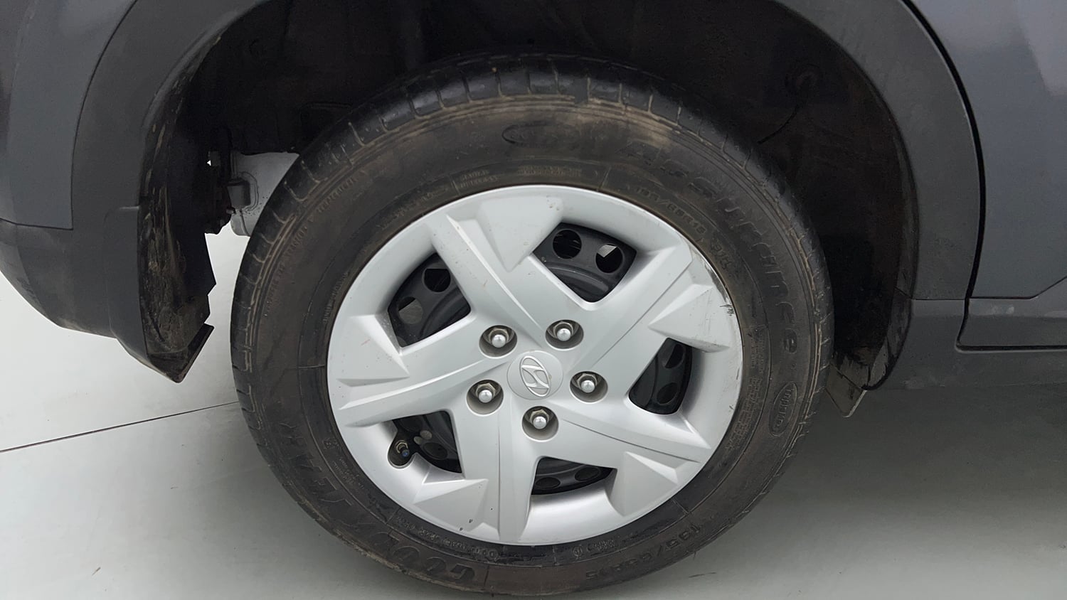Used 2022 Hyundai Venue SX 1.2 Petrol Petrol Manual tyres RIGHT REAR TYRE RIM VIEW