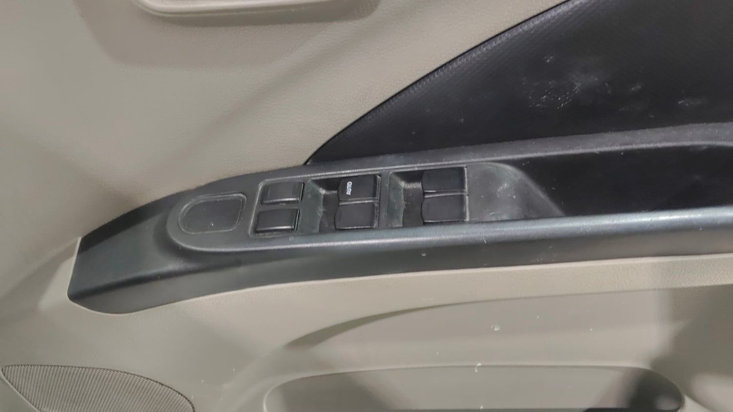 Used 2015 Maruti Suzuki Celerio VXi AMT Petrol Automatic top_features Power windows