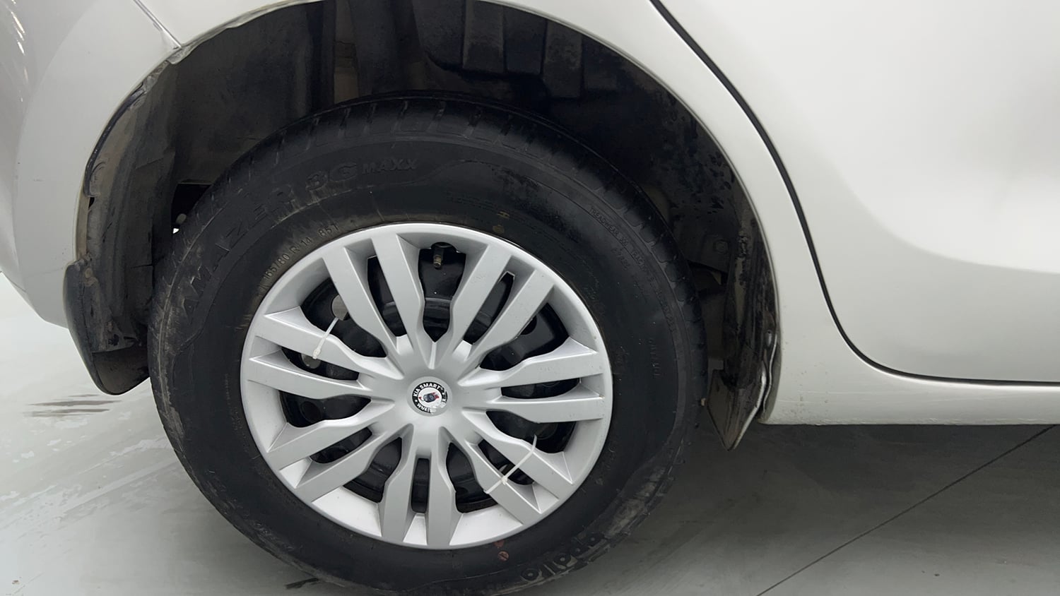 Used 2021 Maruti Suzuki Swift VXi Petrol Manual tyres RIGHT REAR TYRE RIM VIEW