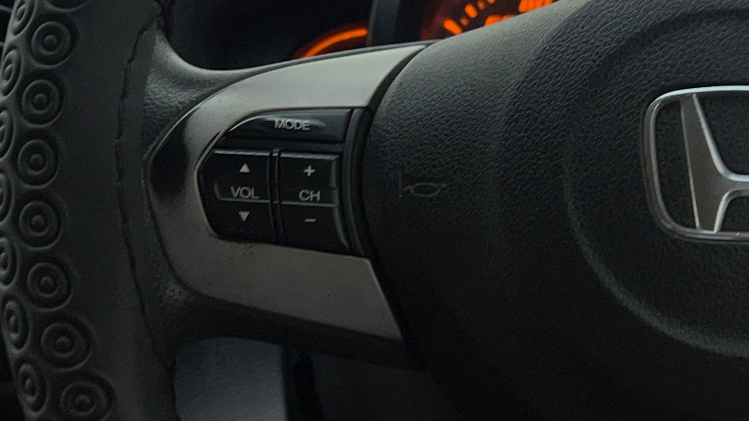 Used 2014 Honda Amaze 1.2 S i-VTEC Petrol Manual top_features Steering mounted controls