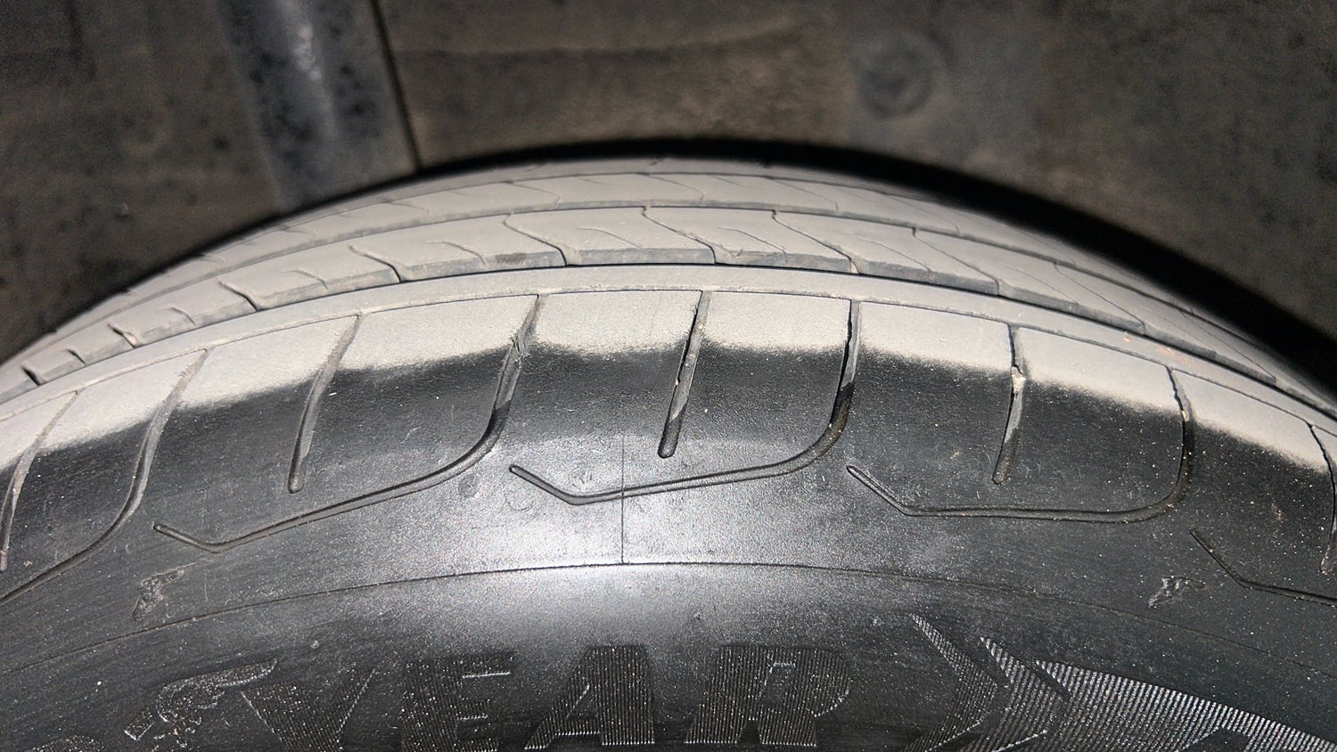 Used 2023 Hyundai Verna S 1.5 Petrol MT Petrol Manual tyres RIGHT REAR TYRE TREAD VIEW