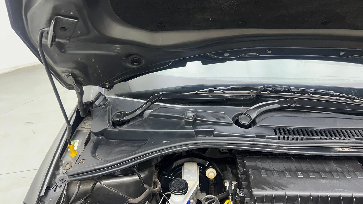 Used 2022 Tata Tigor XZ Plus CNG Cng Manual engine ENGINE RIGHT SIDE HINGE & APRON VIEW