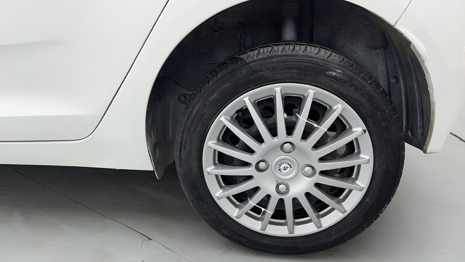 Used 2021 Tata Altroz XT Petrol Petrol Manual tyres LEFT REAR TYRE RIM VIEW