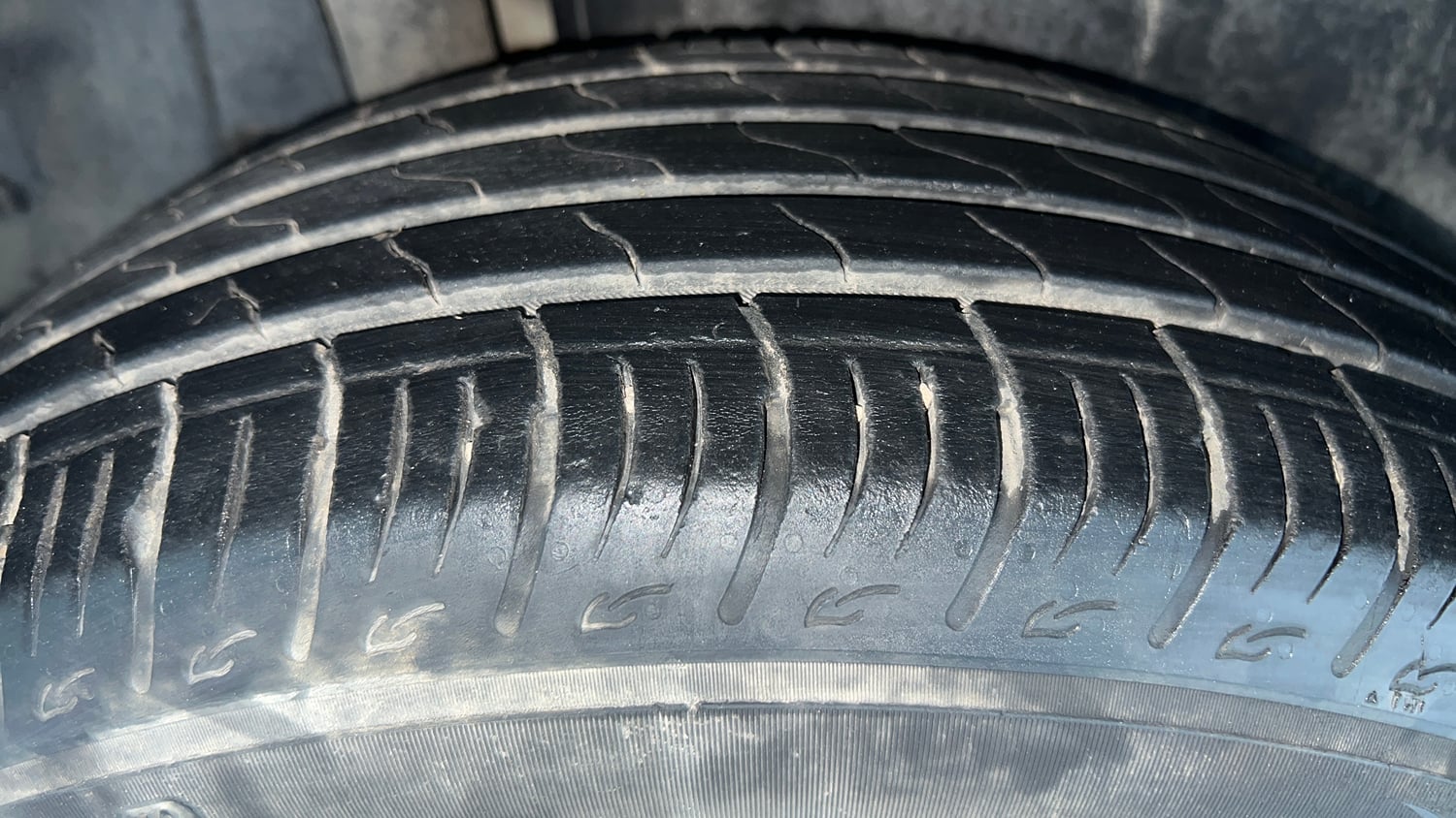 Used 2023 Maruti Suzuki Brezza ZXi AT Petrol Automatic tyres RIGHT REAR TYRE TREAD VIEW