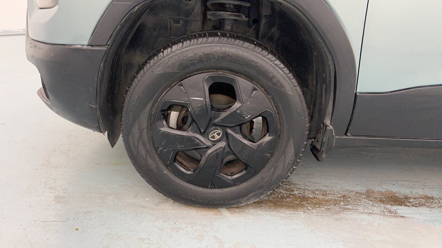 Used 2022 Tata Punch Accomplished MT Petrol Manual tyres LEFT FRONT TYRE RIM VIEW