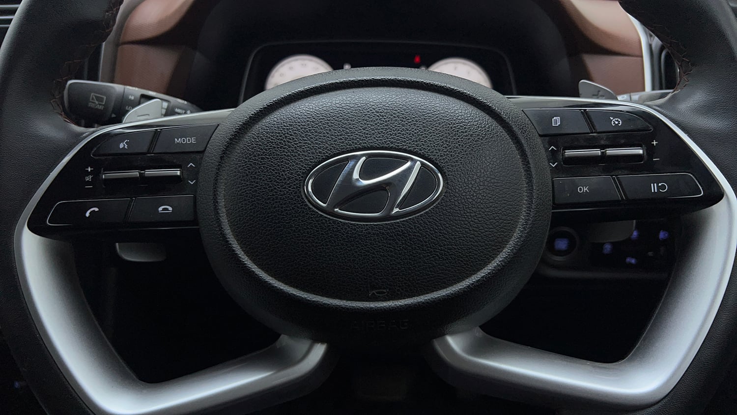 Used 2023 Hyundai Alcazar Signature (O) 7 STR 1.5 Petrol DCT Petrol Automatic top_features Cruise control