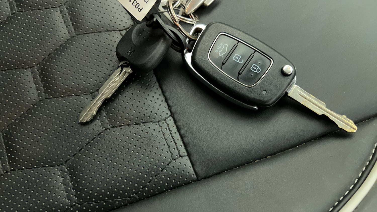 Used 2024 Hyundai Grand i10 Nios Sportz 1.2 Hy-CNG Duo Cng Manual extra CAR KEY VIEW