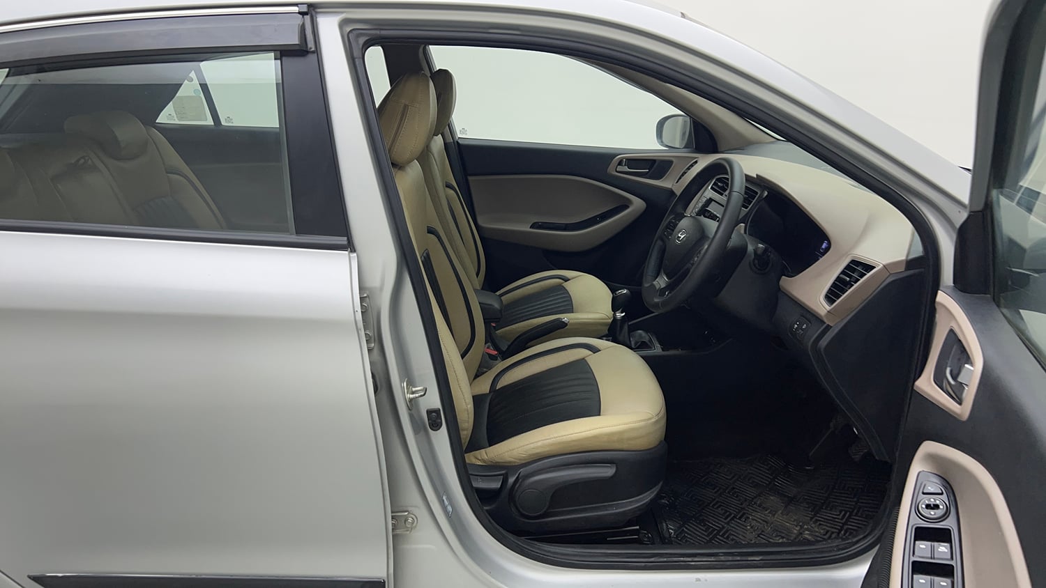 Used 2018 Hyundai Elite i20 Asta 1.2 (O) Petrol Manual interior RIGHT SIDE FRONT DOOR CABIN VIEW
