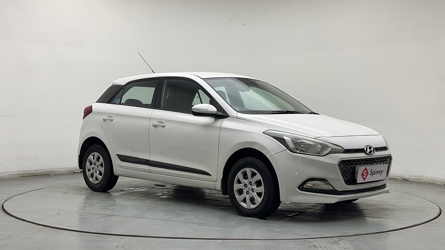 Used 2016 Hyundai Elite i20 Sportz 1.2 Petrol Manual exterior RIGHT FRONT CORNER VIEW