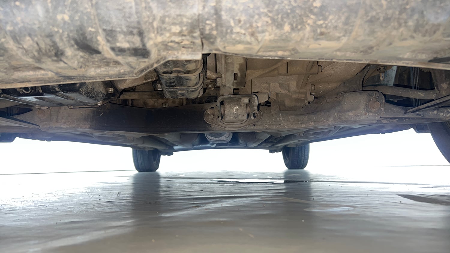 Used 2015 Hyundai Verna 1.4 VTVT Petrol Manual extra FRONT LEFT UNDERBODY VIEW