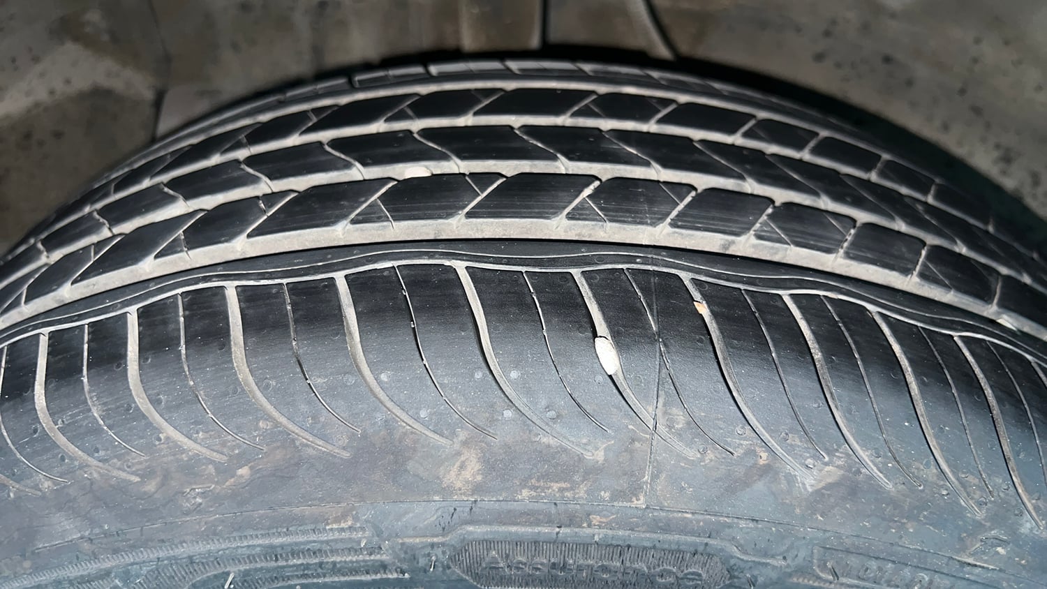 Used 2018 Tata Nexon XM Petrol Manual tyres RIGHT REAR TYRE TREAD VIEW