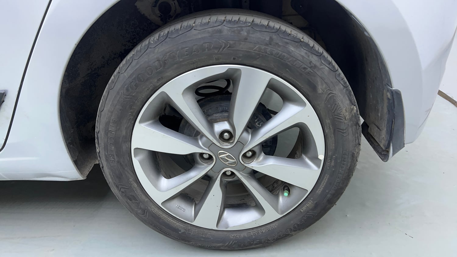 Used 2015 Hyundai Elite i20 Asta 1.2 Petrol Manual tyres LEFT REAR TYRE RIM VIEW