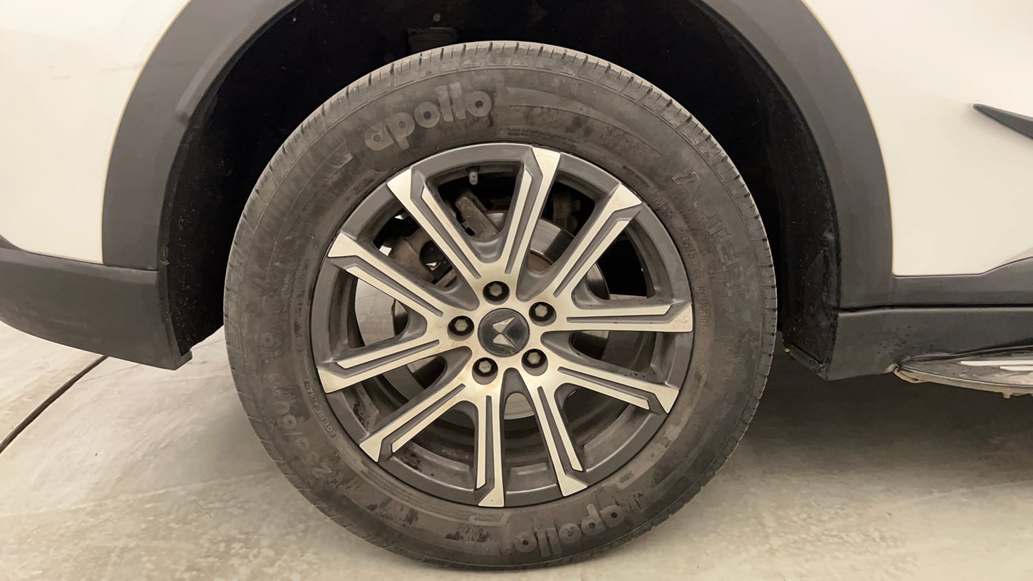 Used 2024 Mahindra XUV700 AX7 Diesel MT 7 STR Diesel Manual tyres RIGHT REAR TYRE RIM VIEW