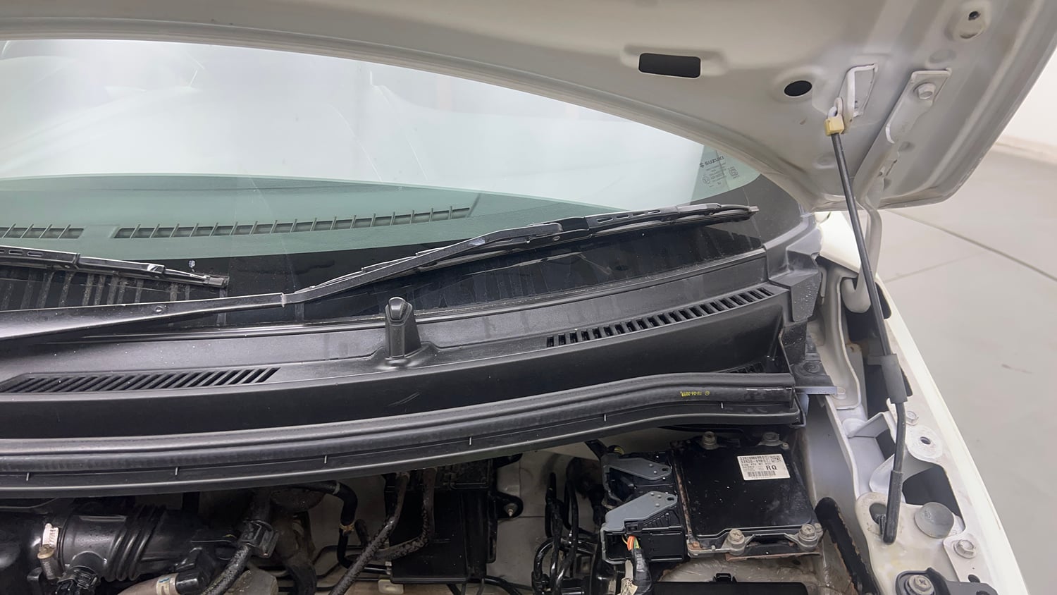 Used 2019 Maruti Suzuki Wagon R 1.0 LXi 1.0 Petrol Manual engine ENGINE LEFT SIDE HINGE & APRON VIEW