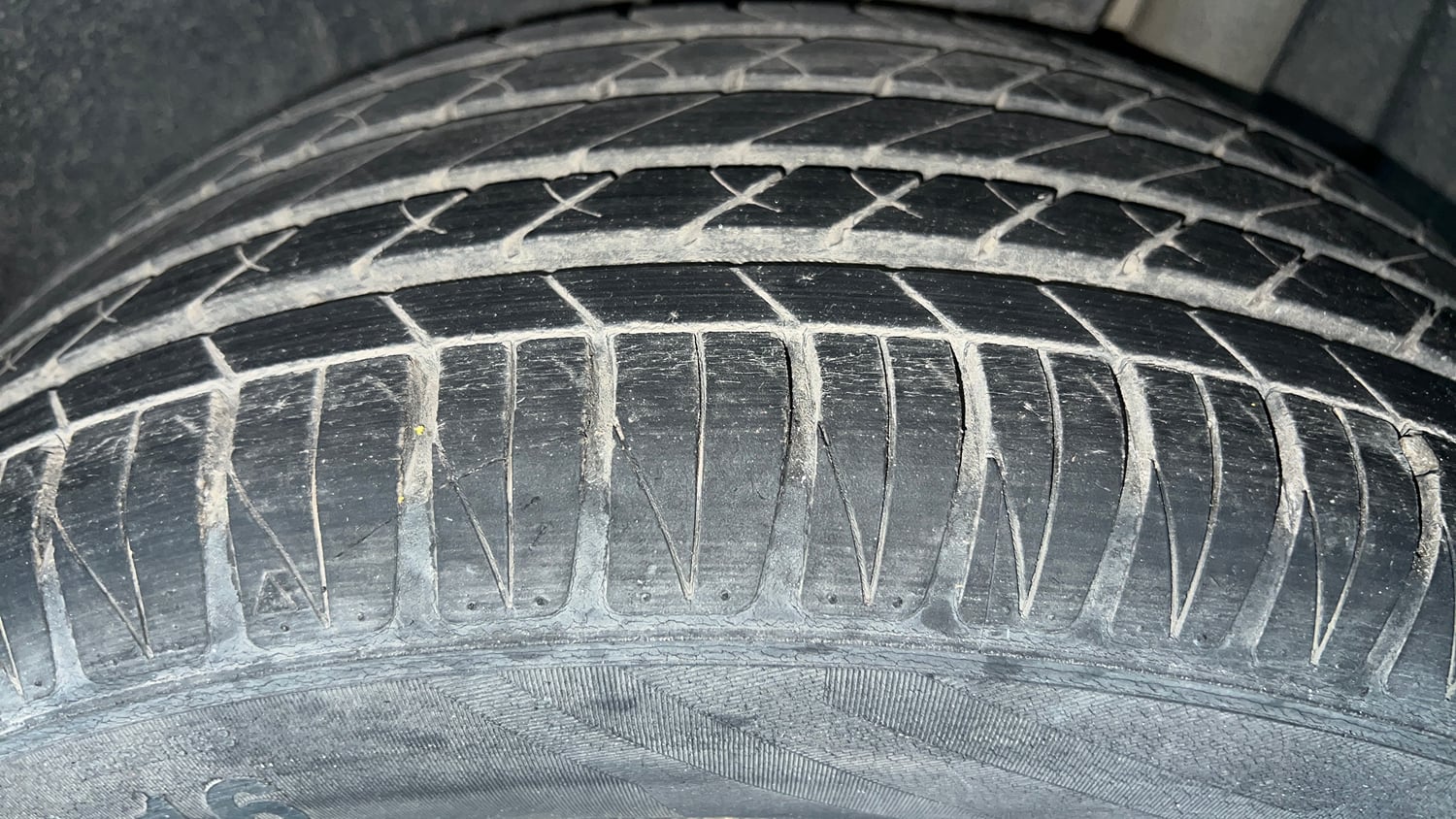 Used 2021 maruti-suzuki Vitara Brezza ZXi Plus Petrol Manual tyres LEFT REAR TYRE TREAD VIEW