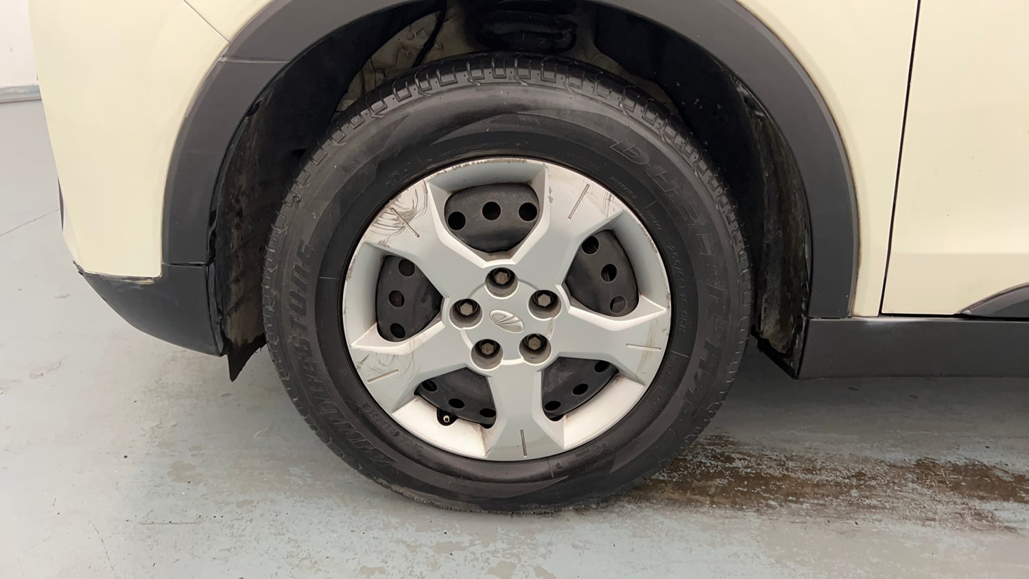 Used 2021 Mahindra XUV 300 W6 1.2 Petrol Petrol Manual tyres LEFT FRONT TYRE RIM VIEW