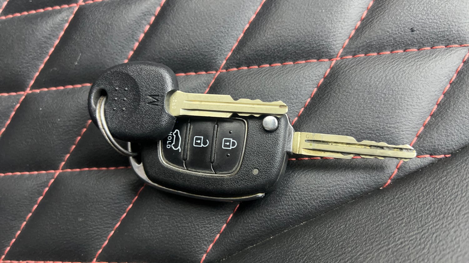 Used 2021 Hyundai i20 Sportz 1.2 MT Petrol Manual extra CAR KEY VIEW