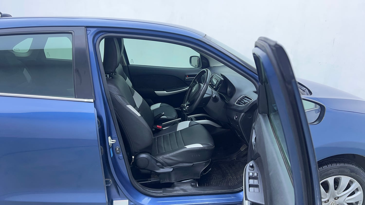 Used 2017 Maruti Suzuki Baleno Zeta 1.2 Petrol Manual interior RIGHT SIDE FRONT DOOR CABIN VIEW