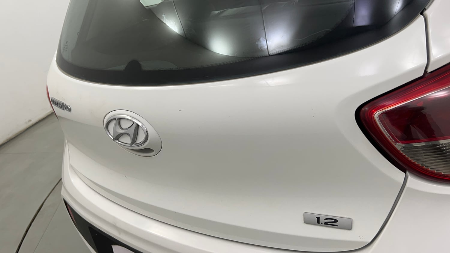 Used 2018 Hyundai Grand i10 Magna 1.2 Kappa VTVT Petrol Manual dents MINOR SCRATCH