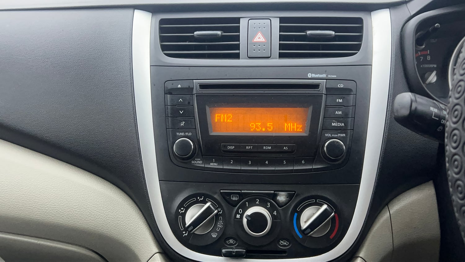 Used 2016 Maruti Suzuki Celerio ZXi AMT Petrol Automatic interior MUSIC SYSTEM & AC CONTROL VIEW