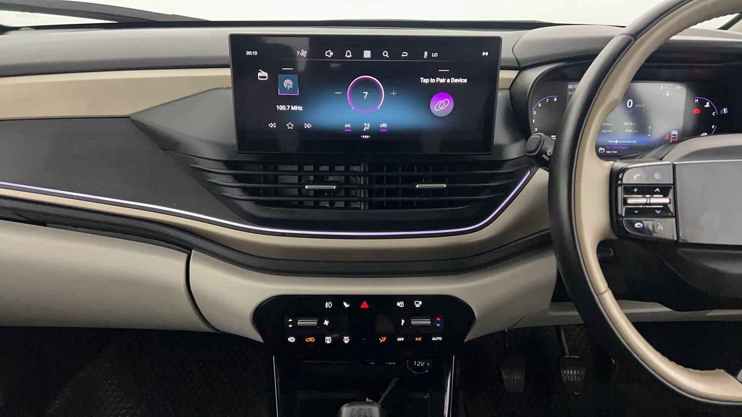Used 2025 Tata Altroz Accomplished S Diesel 5MT Diesel Manual interior MUSIC SYSTEM & AC CONTROL VIEW
