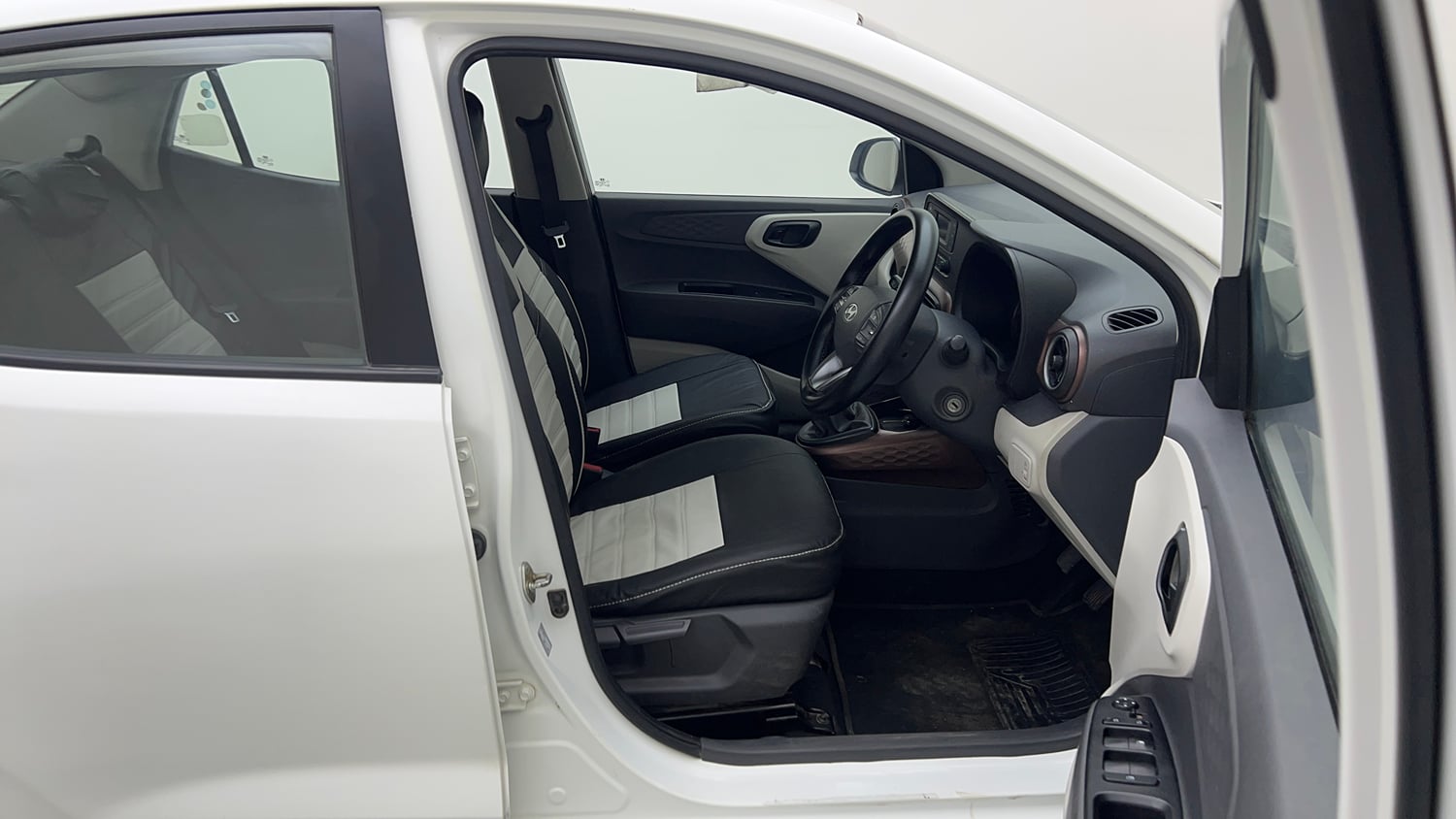 Used 2023 Hyundai Aura S 1.2 Petrol Petrol Manual interior RIGHT SIDE FRONT DOOR CABIN VIEW