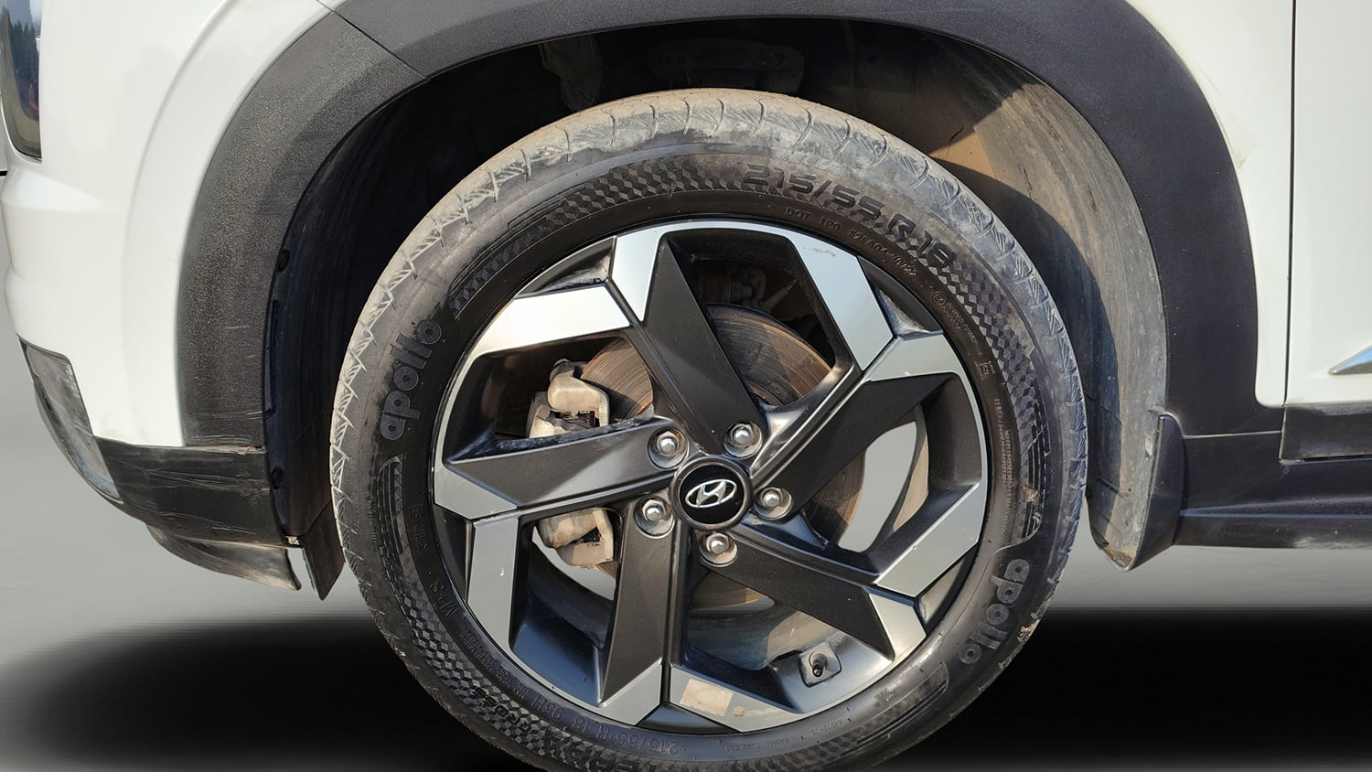Used 2022 Hyundai Alcazar Signature (O) 6 STR 1.5 Diesel AT Diesel Automatic tyres LEFT FRONT TYRE RIM VIEW