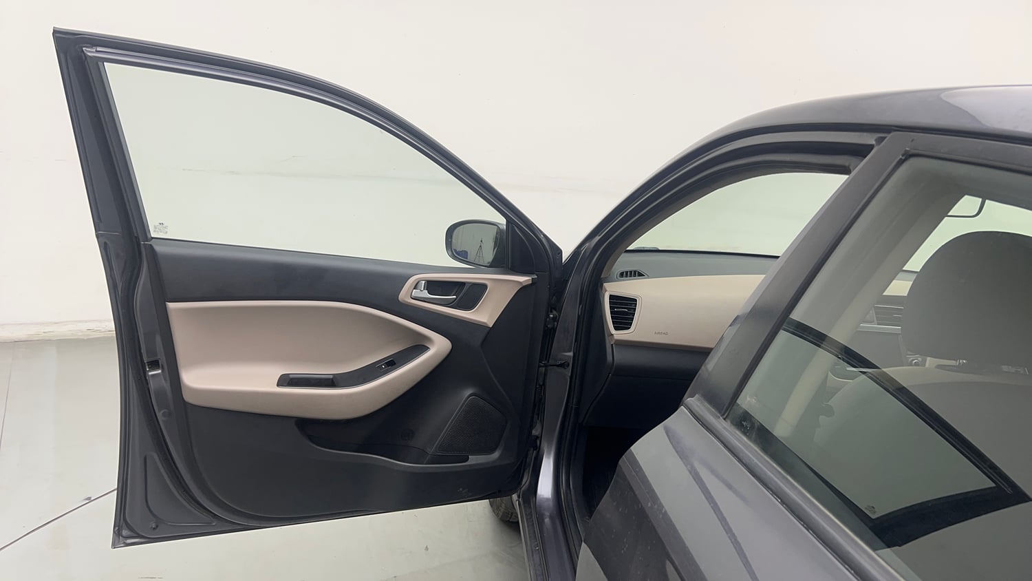 Used 2019 Hyundai Elite i20 Sportz Plus 1.2 Petrol Manual interior LEFT FRONT DOOR OPEN VIEW