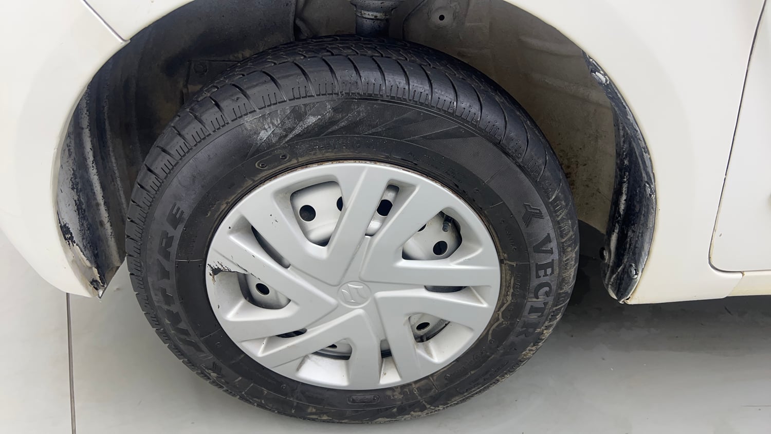 Used 2019 Maruti Suzuki Wagon R 1.0 LXi 1.0 Petrol Manual tyres LEFT FRONT TYRE RIM VIEW