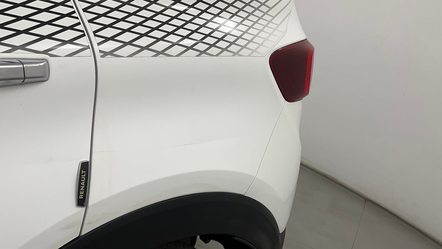 Used 2023 Renault Triber RXZ Petrol Manual dents MINOR DENT
