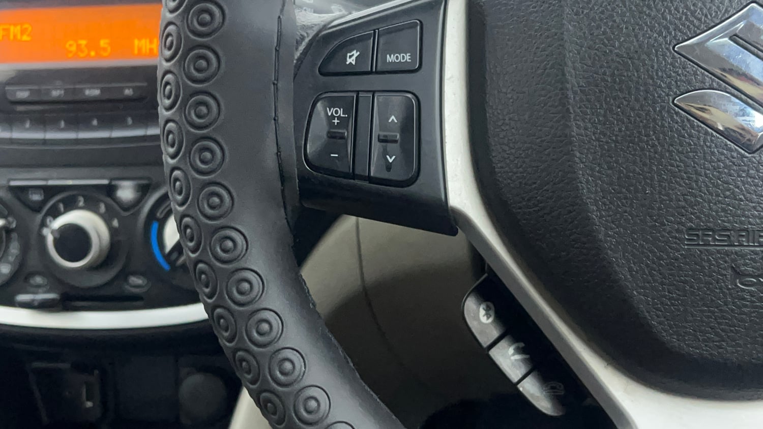 Used 2016 Maruti Suzuki Celerio ZXi AMT Petrol Automatic top_features Steering mounted controls