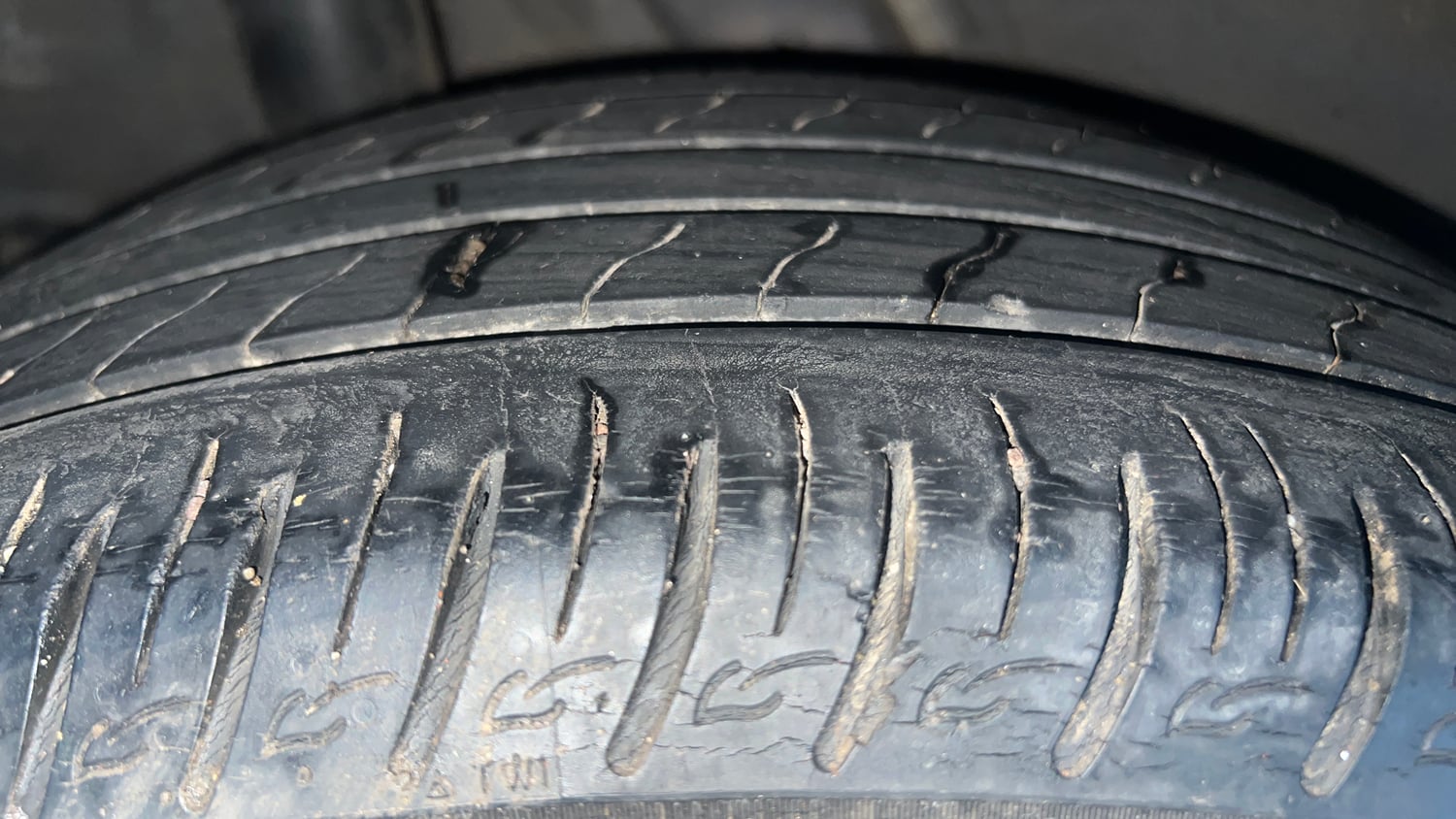 Used 2021 Hyundai Venue SX Plus 1.0 Turbo DCT Petrol Automatic tyres RIGHT REAR TYRE TREAD VIEW