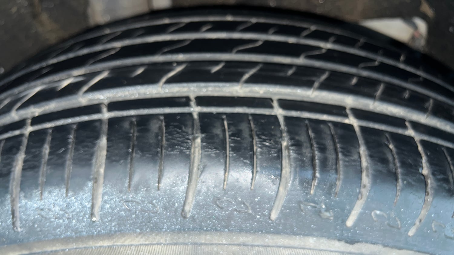 Used 2022 Mahindra XUV700 AX 5 Petrol MT 7 STR Petrol Manual tyres RIGHT REAR TYRE TREAD VIEW