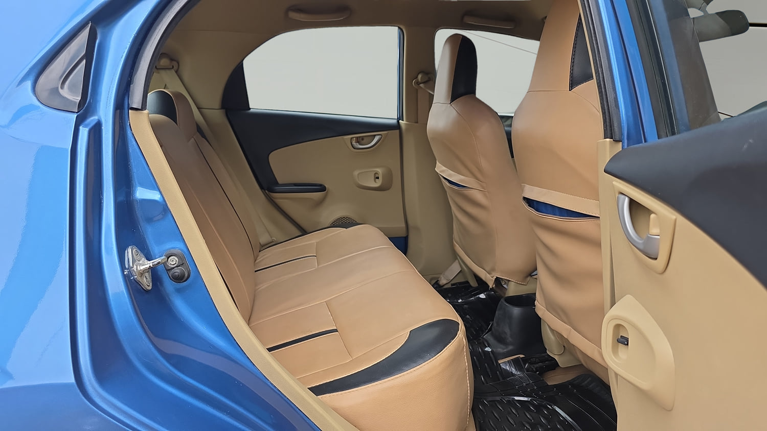 Used 2015 Honda Brio VX AT Petrol Automatic interior RIGHT SIDE REAR DOOR CABIN VIEW
