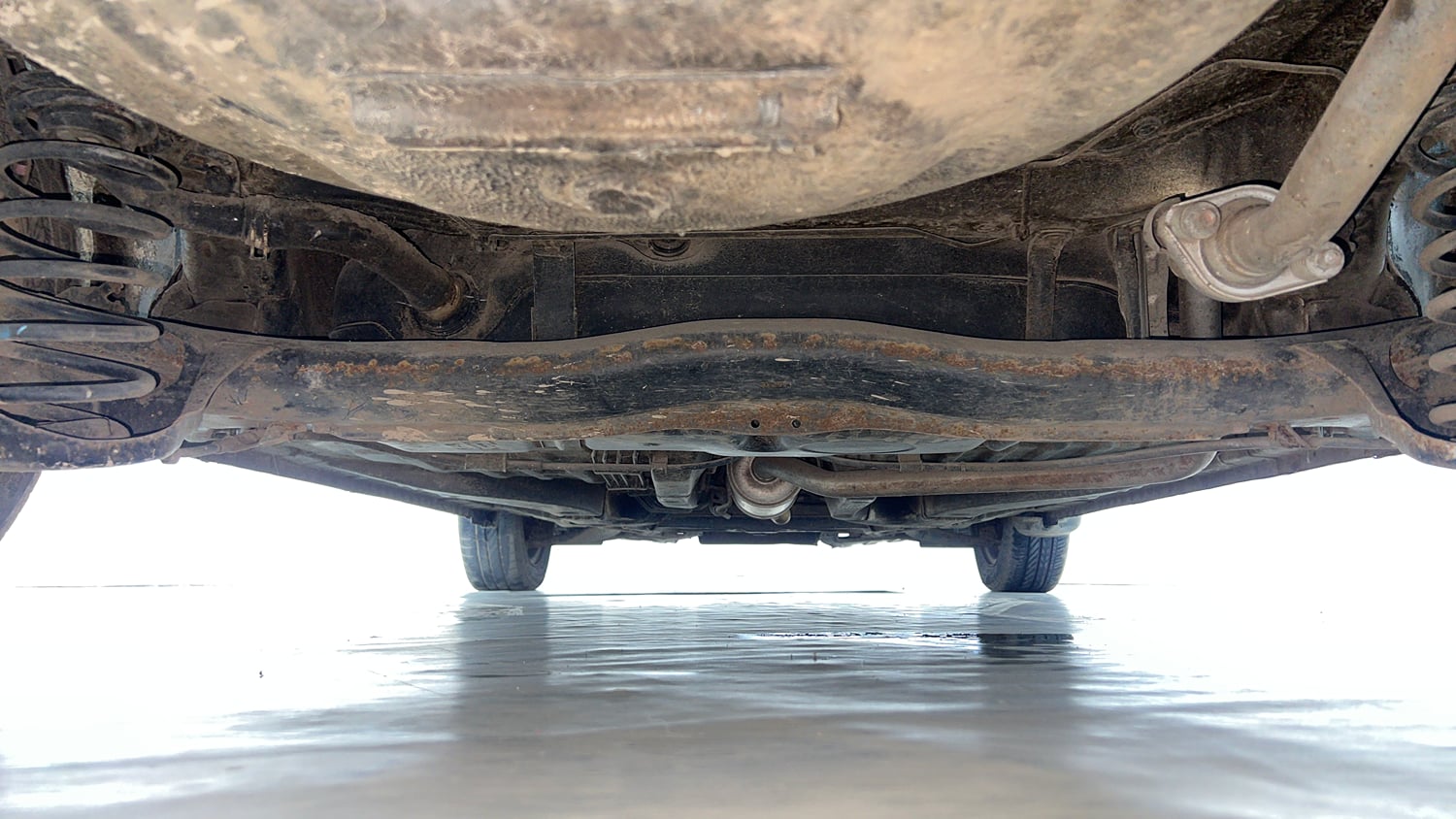 Used 2013 Honda Amaze 1.2 S i-VTEC Petrol Manual extra REAR UNDERBODY VIEW (TAKEN FROM REAR)