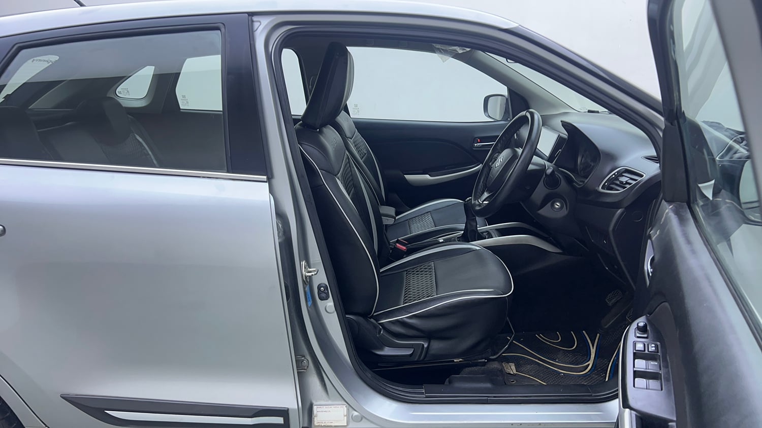 Used 2018 Maruti Suzuki Baleno Delta 1.2 Petrol Manual interior RIGHT SIDE FRONT DOOR CABIN VIEW