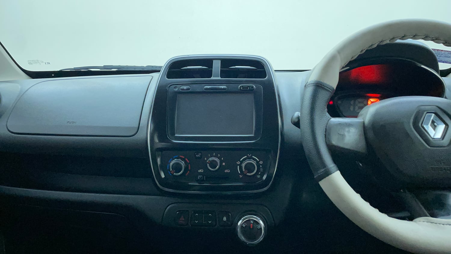 Used 2019 Renault Kwid 1.0 RXT AMT Opt Petrol Automatic interior MUSIC SYSTEM & AC CONTROL VIEW
