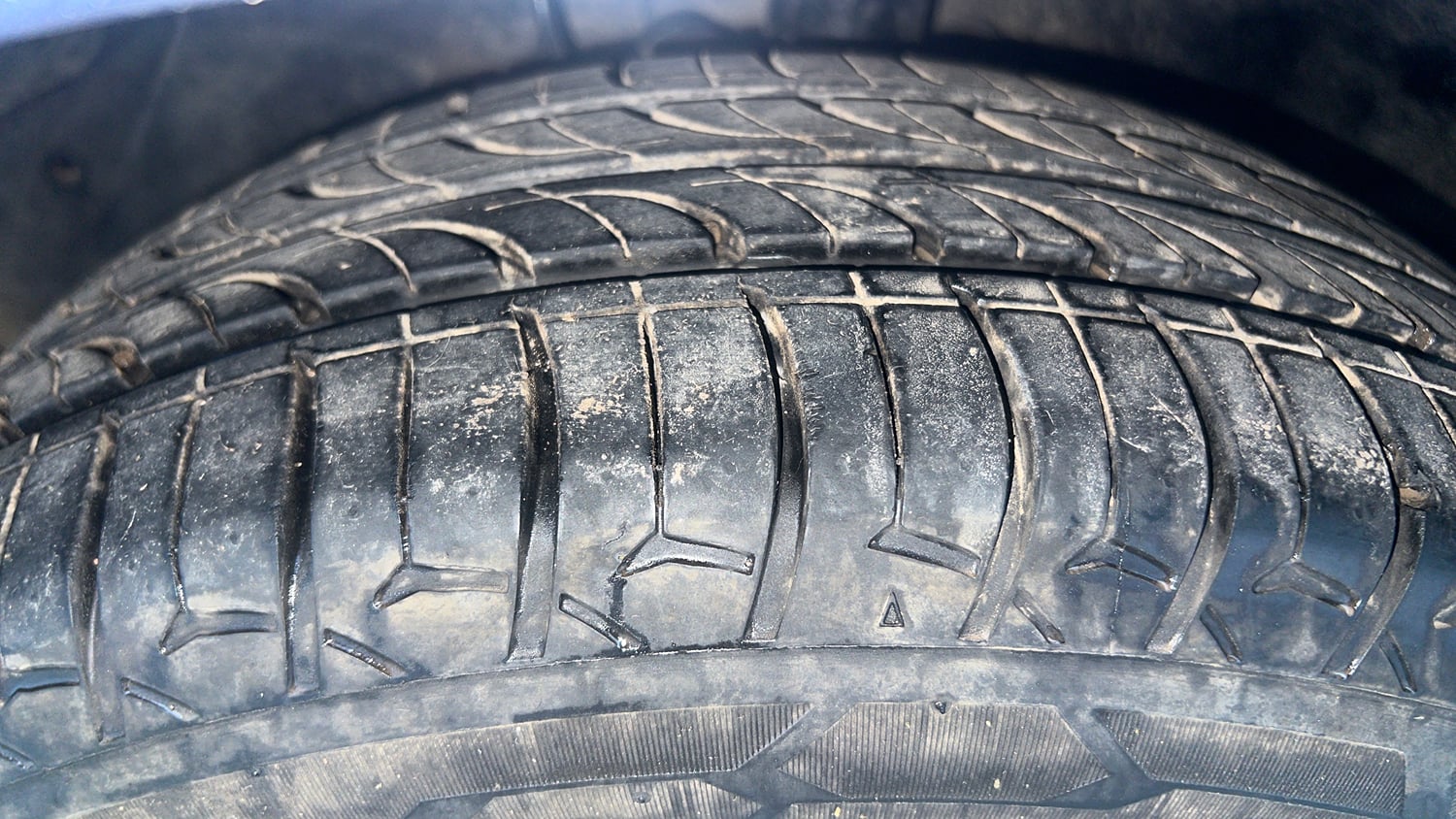 Used 2012 Hyundai i20 Sportz 1.2 Petrol Manual tyres LEFT FRONT TYRE TREAD VIEW