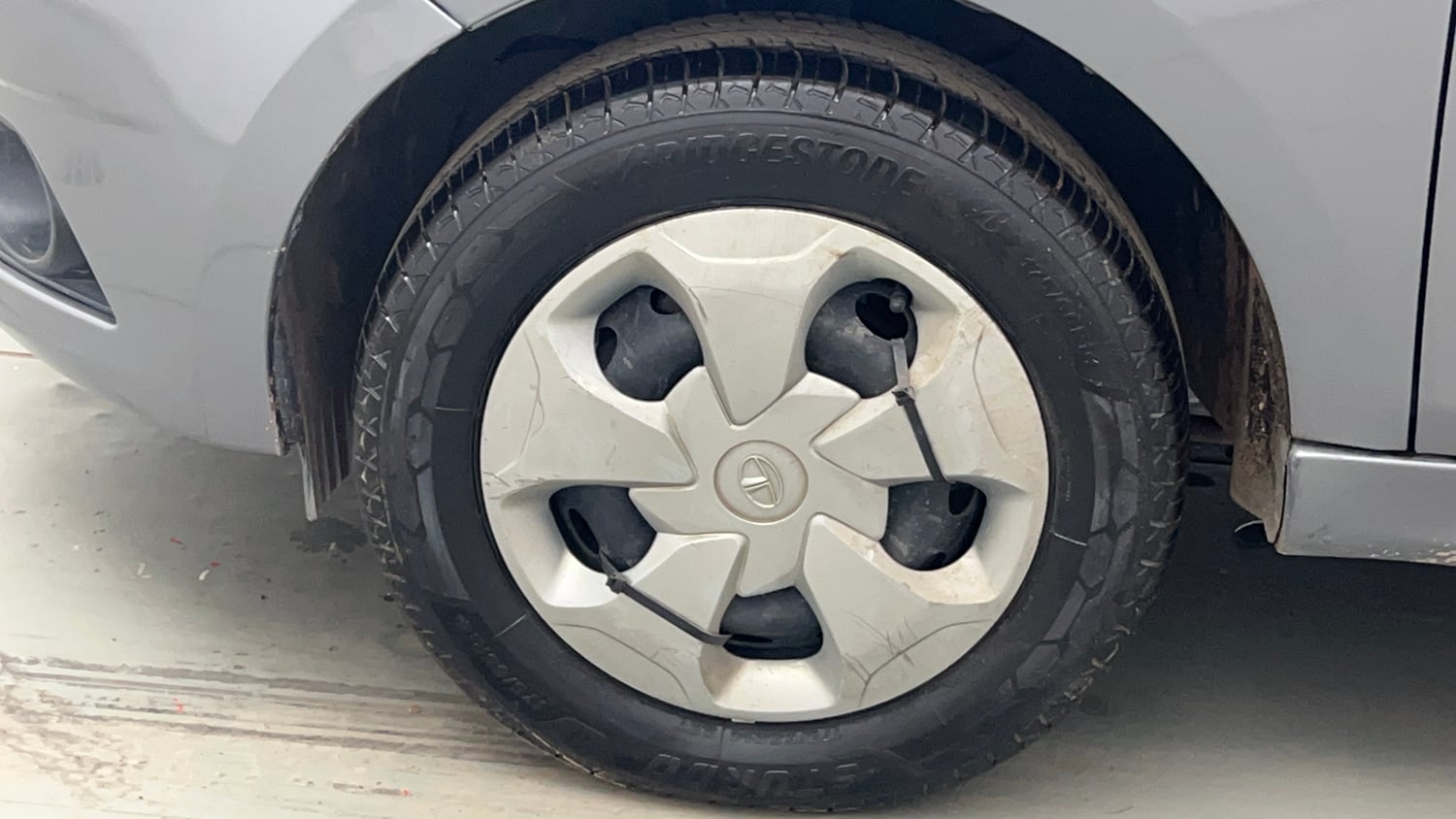 Used 2020 Tata Tigor Revotron XZ Petrol Manual tyres LEFT FRONT TYRE RIM VIEW